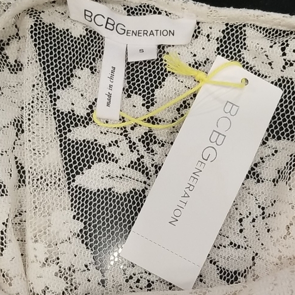 💕BCBGENERATION💕 Lace Sleeveless Top Small NWT - Picture 5 of 10
